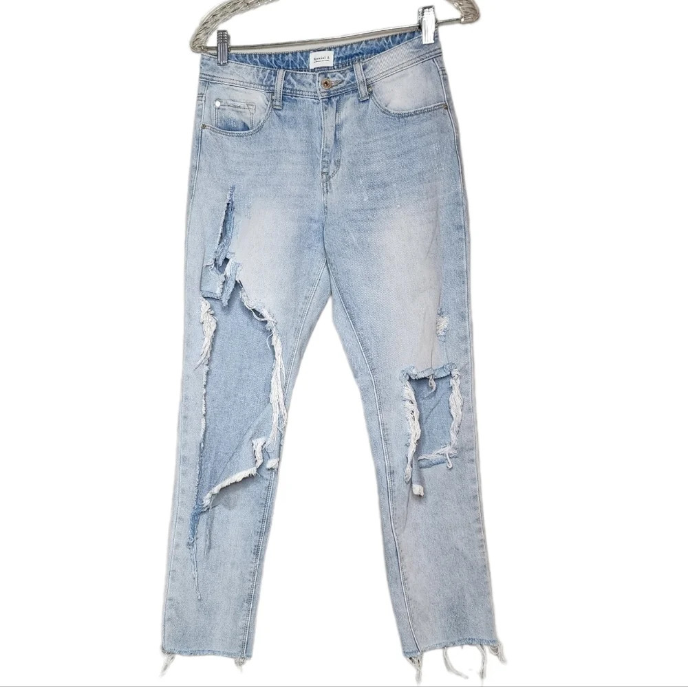 Special‎ A distressed light wash jeans